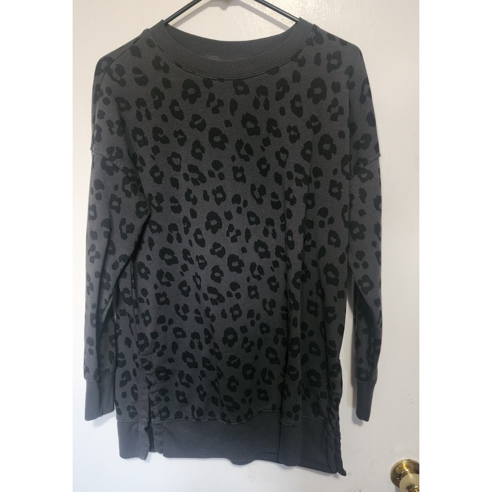 Old Navy Women's Small Gray and Black Cheetah Print Crewneck Sweatshirt